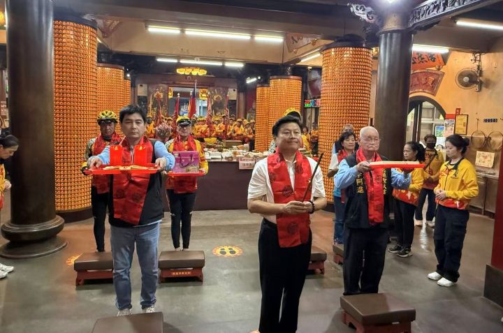 【有片】「熱血忠義騎」東台祈福！傅崐萁迎關聖帝君、光復將辦祈安大法會