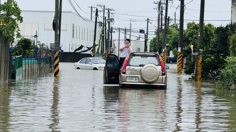 颱風另類災情 台南警拾獲上百面流浪車牌