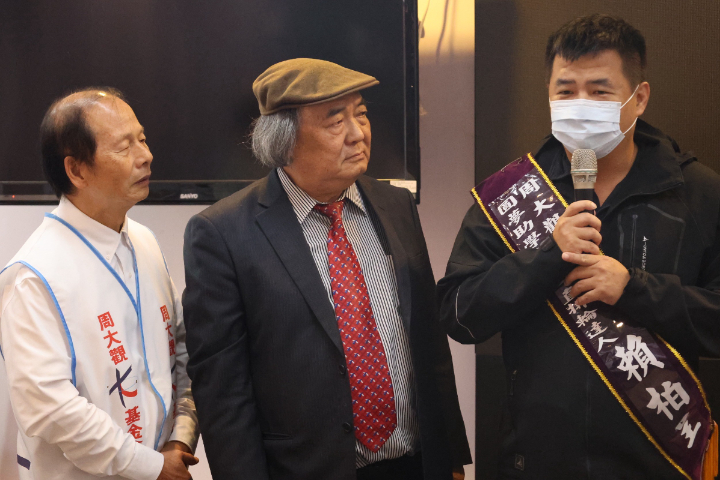 周大觀文教基金會創辦人周進華(左)、副董事長賴建川(中)親臨活動現場。圖/周大觀文教基金會提供