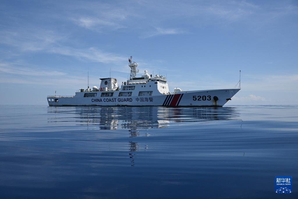 中國「怪獸級」海警船為全球最大海警船，噸位超過美國驅逐艦。圖/取自新華社