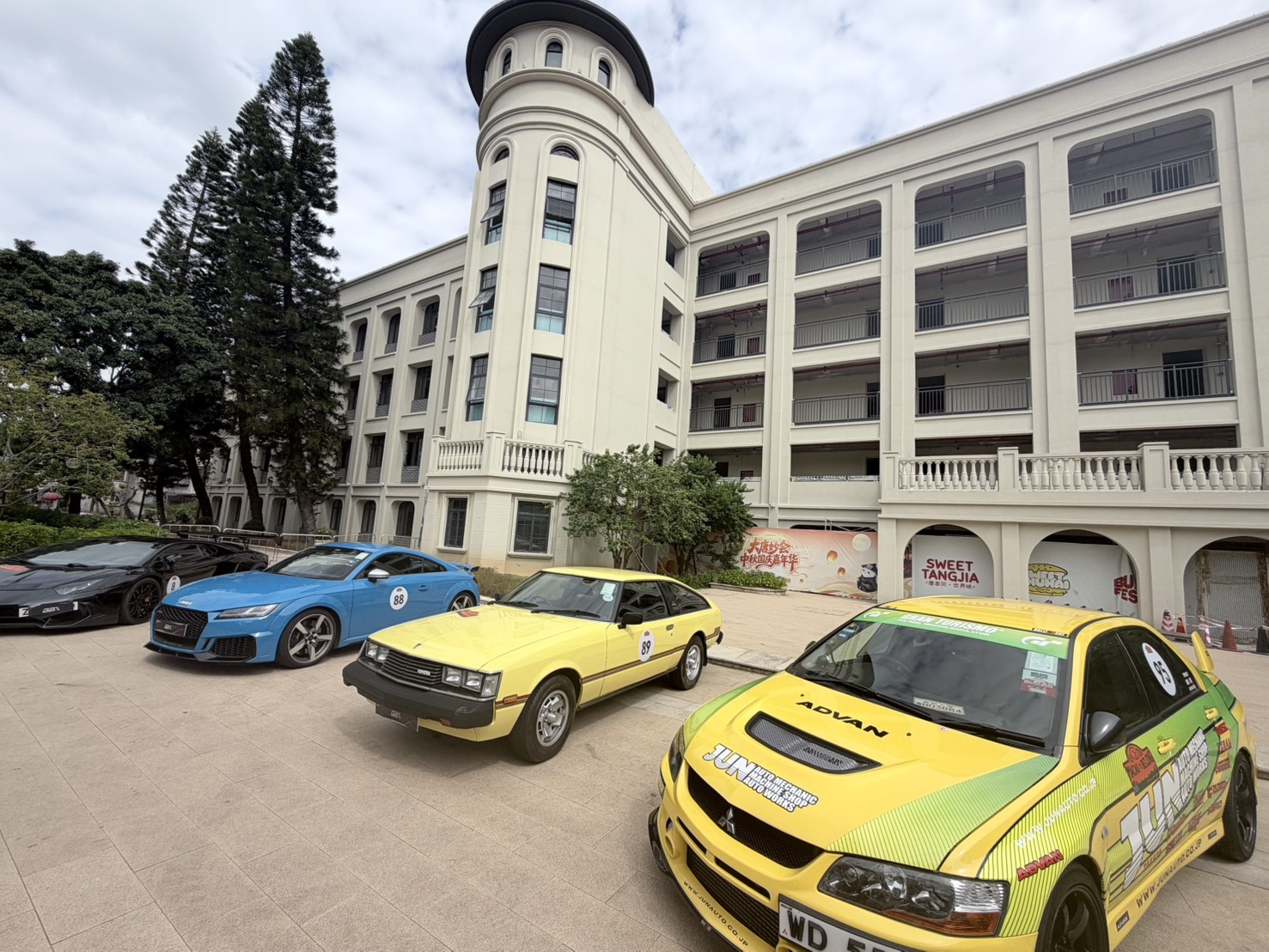 圖/本次活動參與的經典車多元稀有,出發前夕展示吸引不少車迷們前來朝聖。
