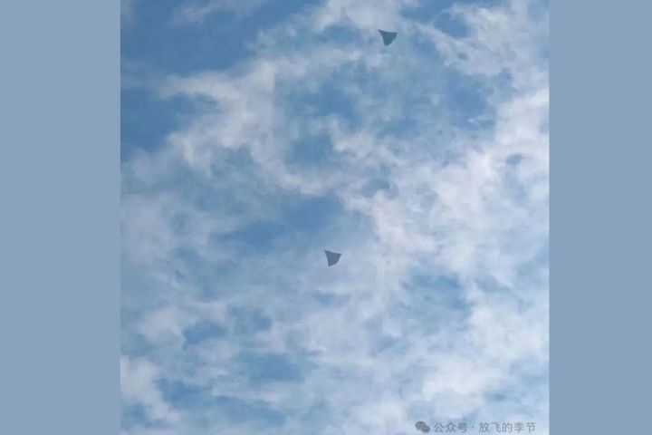 陸2架不同機尾噴口的殲-36編隊飛行　可能有一定數量服役