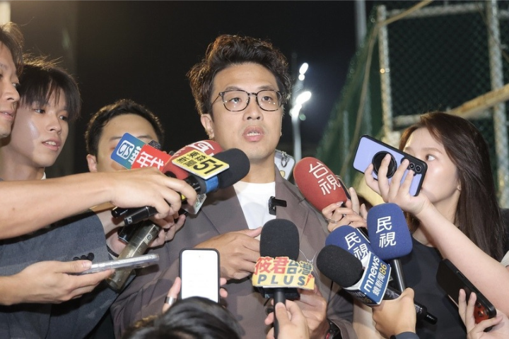 港媒大篇幅爆料！沈父遭制裁「繼續換殼做陸生意」　沈伯洋回應了