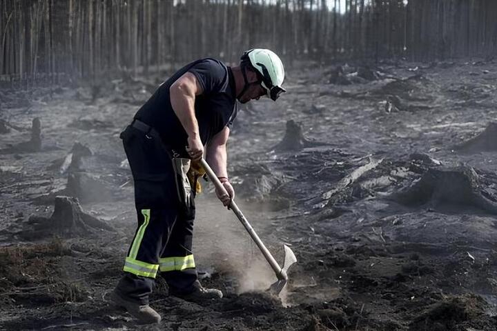 氣候變遷加劇歐洲多地野火猛竄　消防人員疲於奔命仍難控