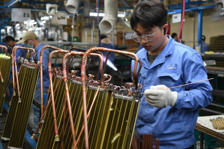 大陸全國規模以上工業今年前2月年增6.3%，較去年12月的增速提高1.1個百分點。圖/取自新華社
