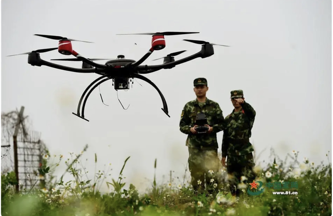 解放軍步兵班訓練無人機攻擊、空中攔截和地面防禦戰術。圖/取自中國軍網