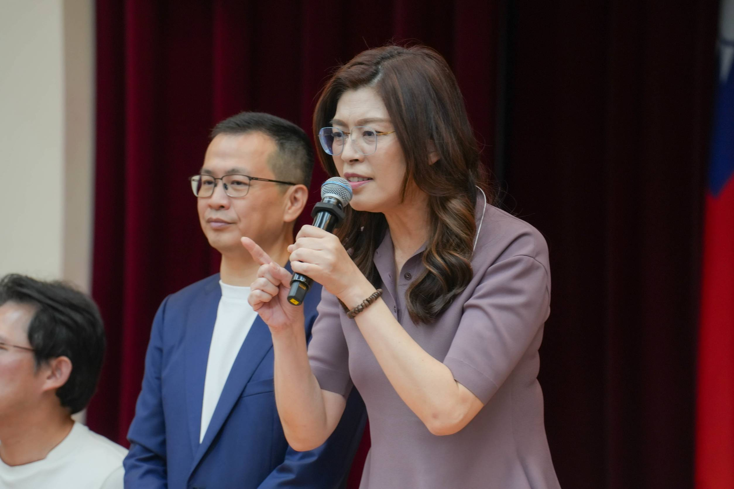 參加羅智強「說歷史」首映會　鄭麗文：若國民黨重執政必讓真正歷史重見天日