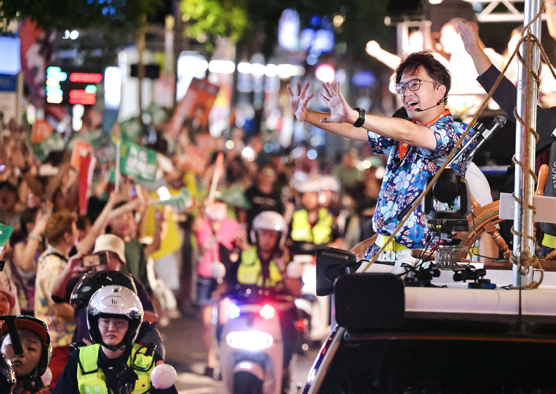 【徐宗懋專欄】「洋流宣傳詐騙術」系列 （1）：掃街與群眾大會聲勢浩大的假象