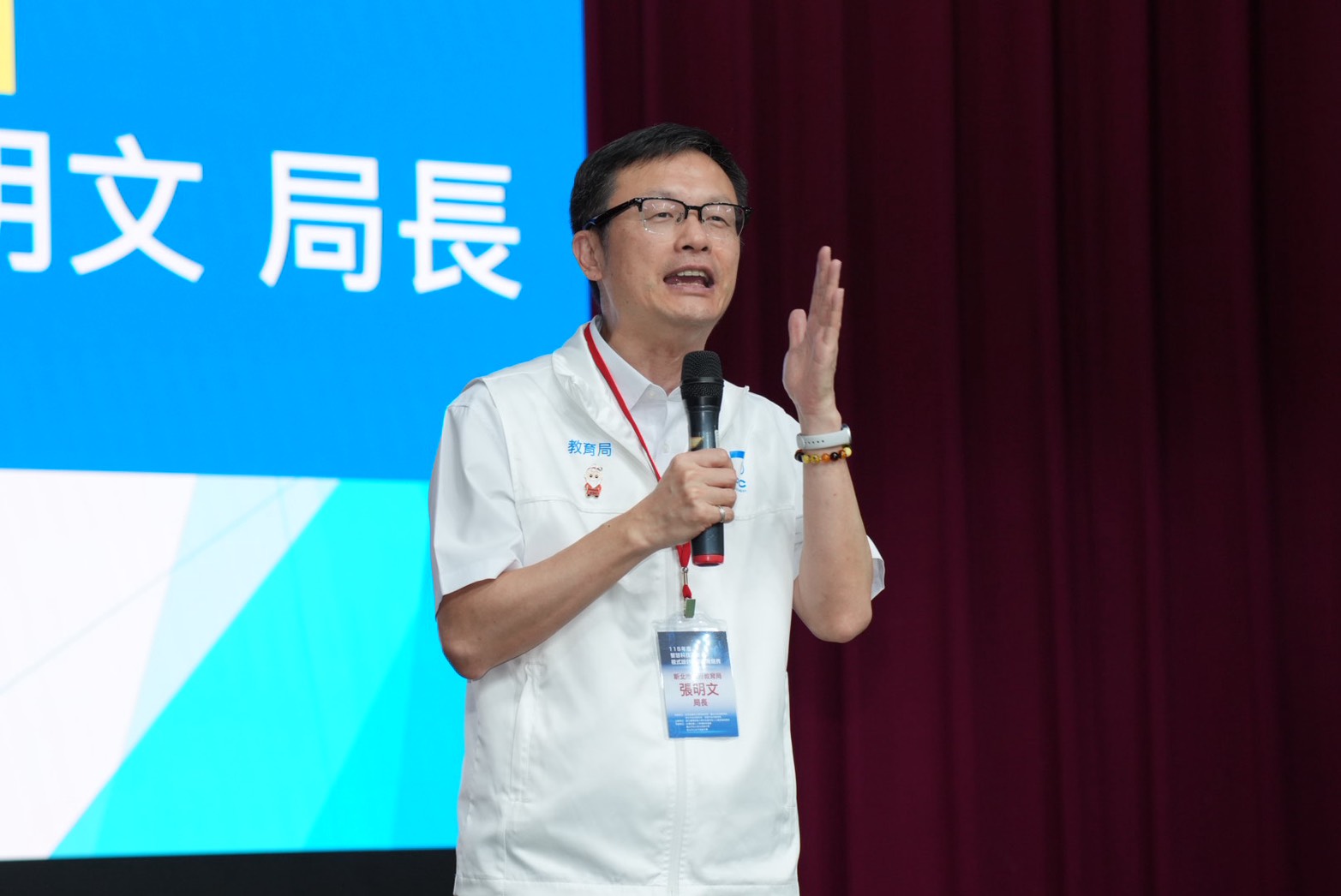 新北市政府教育局局長張明文,鼓勵學生把握AI浪潮,豐富個人學習歷程。圖/記者陳思豪攝