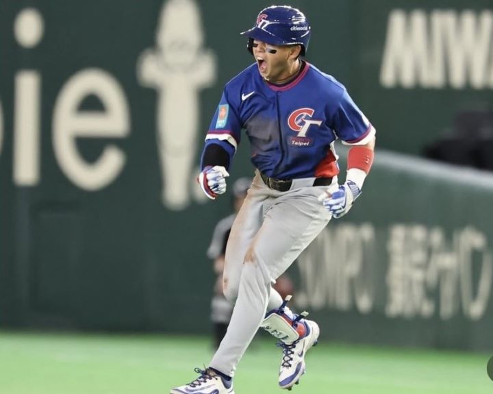 鄭宗哲在對戰克里夫蘭守護者的比賽中先發第7棒,第4局敲出右外野三壘打。圖/取自鄭宗哲IG