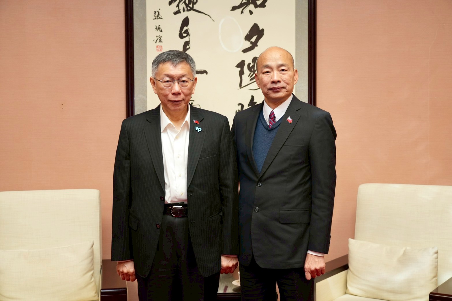 圖為前民眾黨主席柯文哲（左）９日拜會立法院長韓國瑜（右）的畫面。圖/民眾黨提供