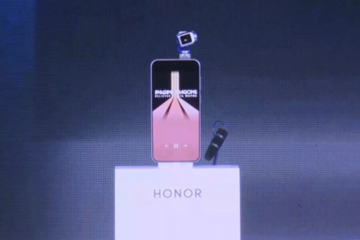 【有片】大陸製造！全球首款「機器人手機」亮相　美媒讚嘆：史無前例、想買