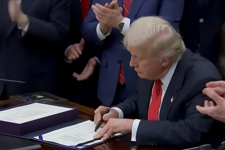 打破165年傳統！川普簽名將登上美元紙鈔　創現任總統首例