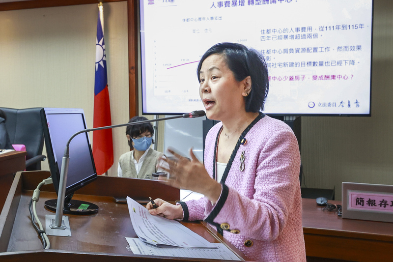 陸配、民眾黨立委李貞秀今日在內政委員會進行質詢首秀，然而，內政部長劉世芳採取「不上台備詢」方式因應。圖/中央社