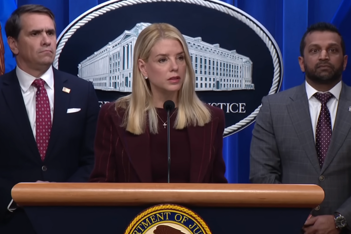 川普簽署法案指示司法部解密艾普斯坦檔案　但全面公開仍有變數