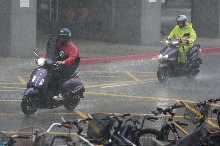 水氣減少各地多雲到晴　午後中部以北地區及山區留意雷陣雨