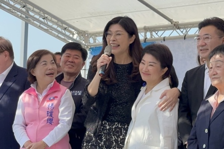 三度擁抱破傳聞！鄭麗文盧秀燕黨慶熱擁　國民黨九合一前釋團結炸彈