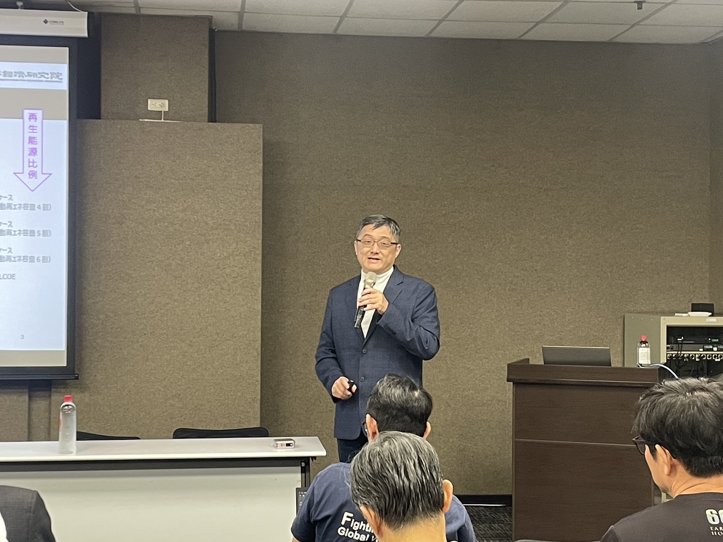 中華經濟研究院綠色經濟研究中心副研究員陳中舜表示，電力供應穩定性直接關聯企業投資信心與產業韌性。圖/記者洪子苓攝