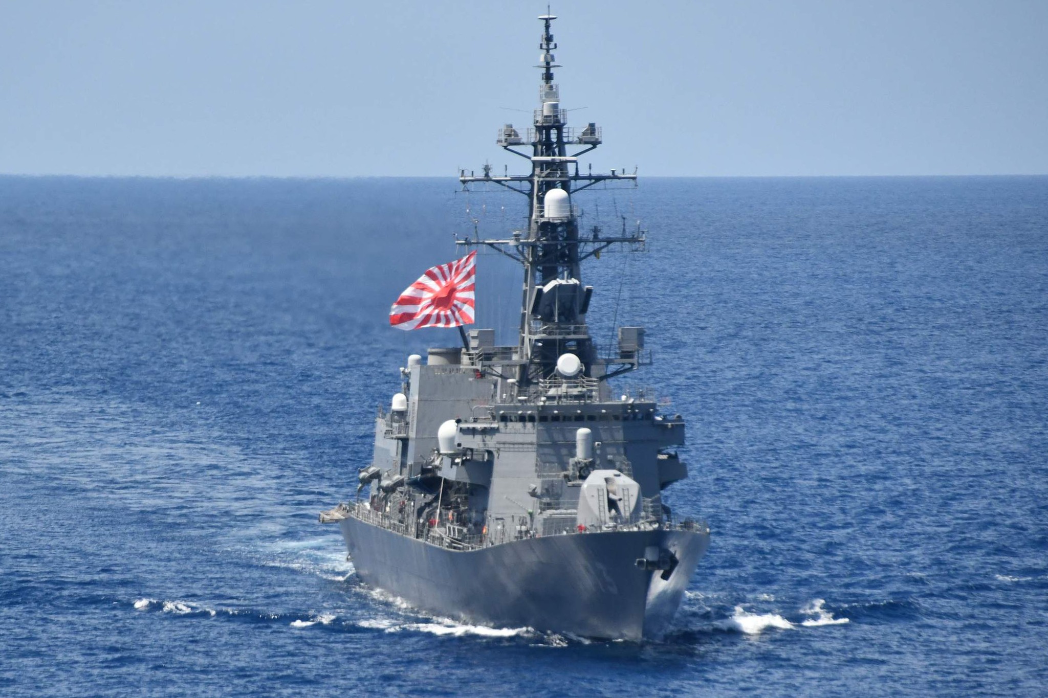 日本媒體報導，日本海上自衛隊護衛艦「漣」號26日穿越台灣海峽，迄今卻無任何官方證實。圖/日本海上自衛隊臉書