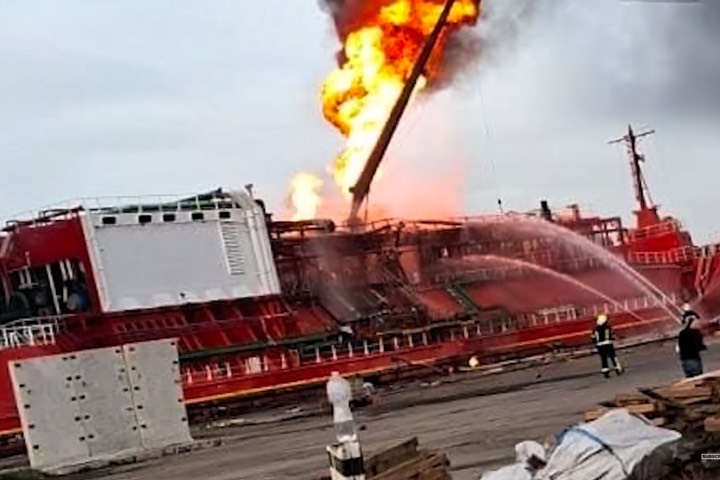 俄無人機襲敖德薩擊中土耳其籍油輪引發大火　北約邊境急撤村落