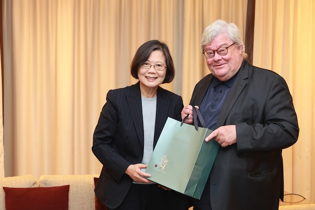 蔡英文柏林談民主韌性　俞大㵢：訪美指日可待