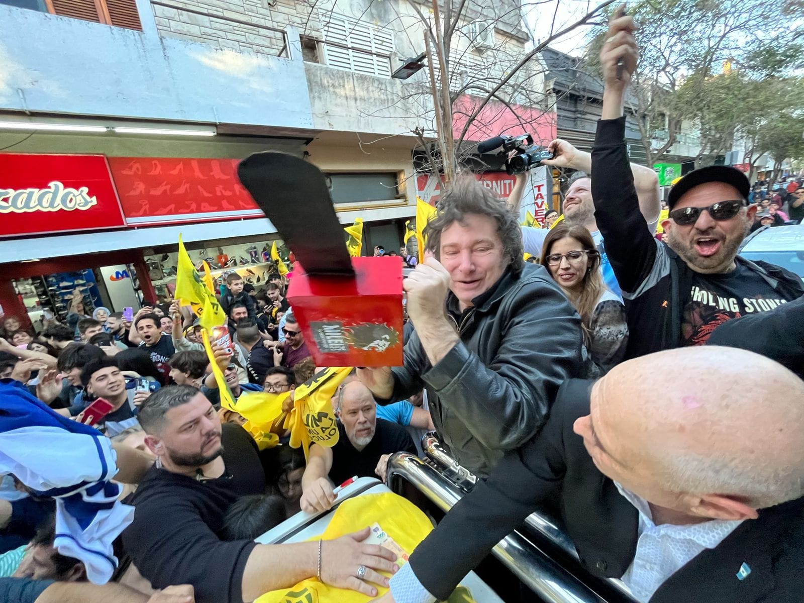 手持電鋸的狂人 當選阿根廷新總統