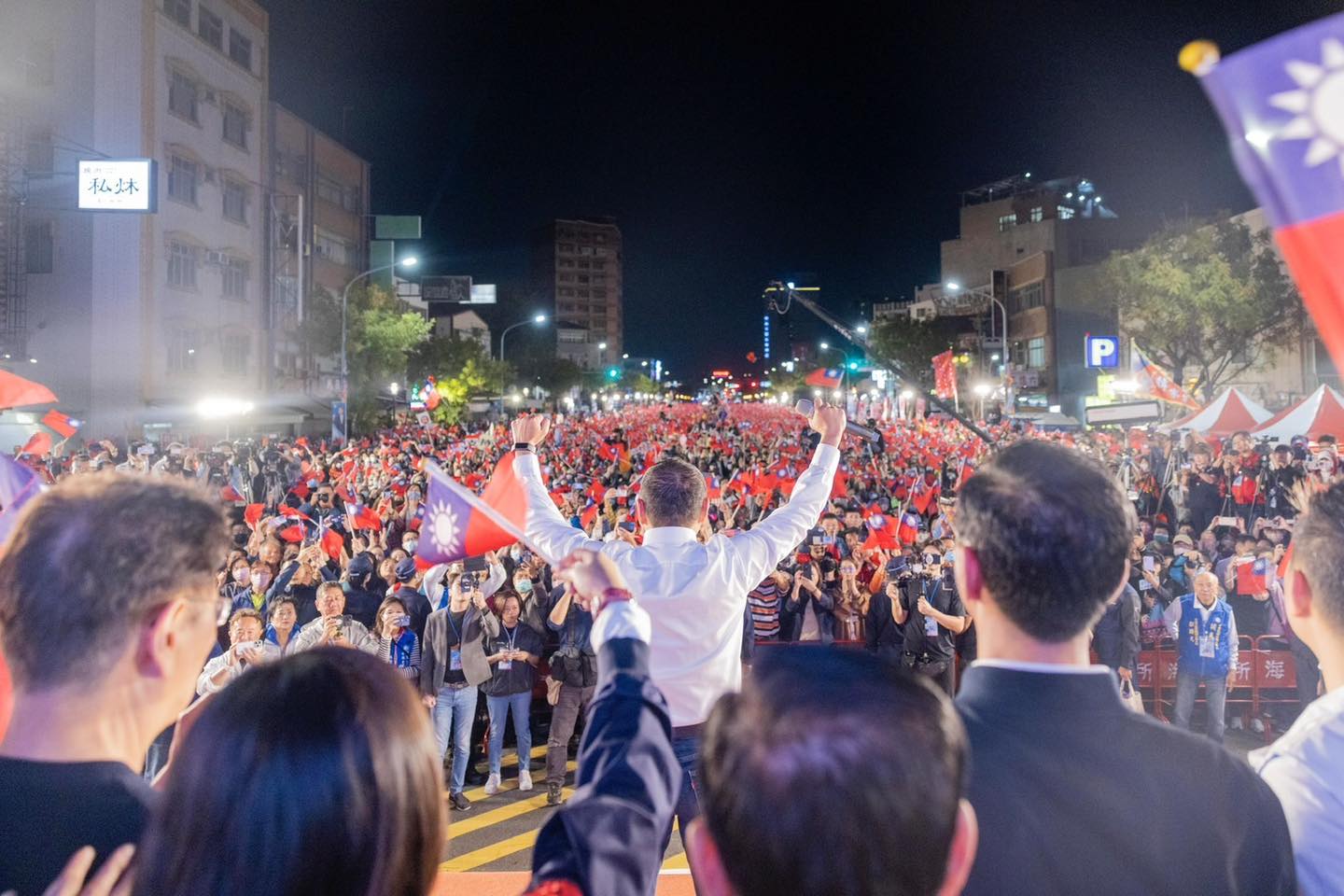 奔騰思潮 : 柯文哲成日抱怨，國民黨穩重前行