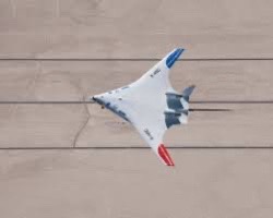 波音-NASA X-48C 混合翼身飛機在美國太空總署德萊頓飛行研究中心進行試飛。圖/取自美國太空總署