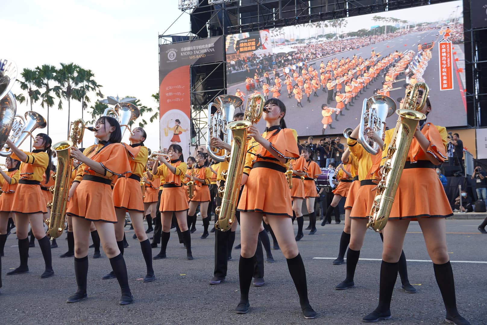 「橘色惡魔」驚艷港都　尬場高雄5校樂儀隊