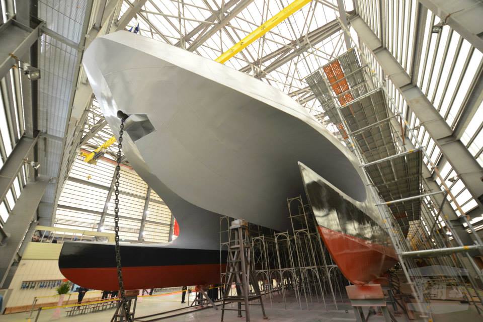 2014年3月14日，首艘沱江級巡邏艦在宜蘭龍德造船廠命名下水。圖/取自軍聞社