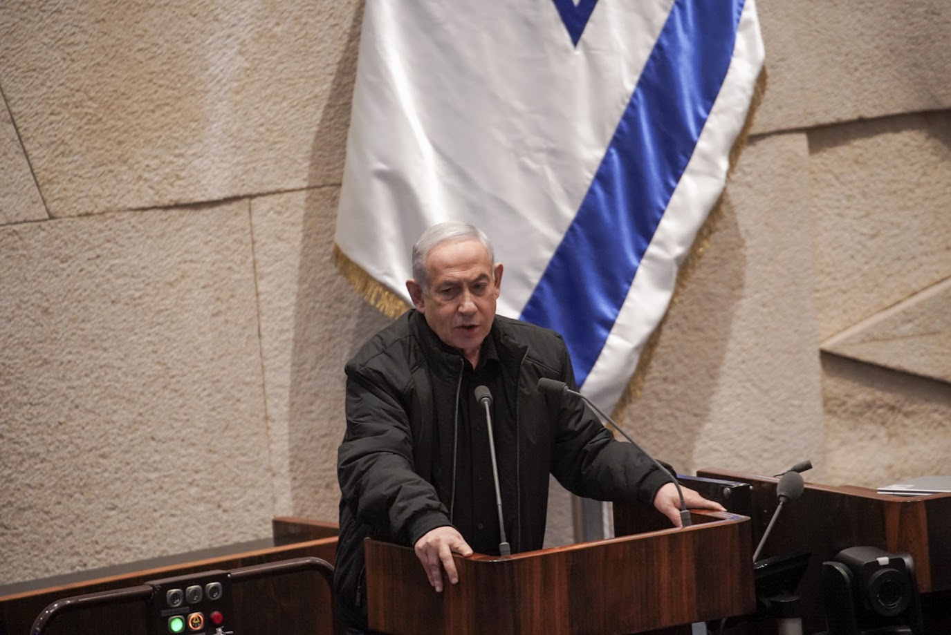以色列總理納坦雅胡發表演講時，被人質家屬狂噓。圖/取自The Knesset @KnessetENG