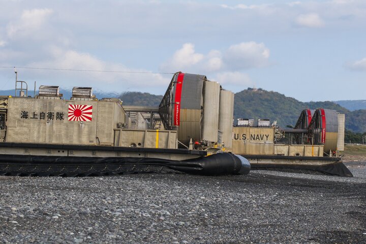 日本海上自衛隊與美國海軍船艦一起參與聯合訓練。圖/取自きりしま《推特》