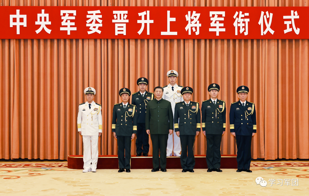 解放軍南部戰區政委王文全、海軍司令員胡中明晉升上將，國內智庫學者臆測與潛艦失事有關。圖/取自解放軍報