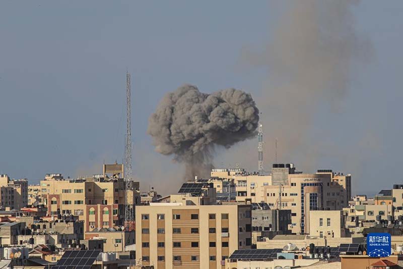 耶誕節當天以軍仍持續轟炸加薩地區，人民期盼早日恢復和平。圖/取自新華社