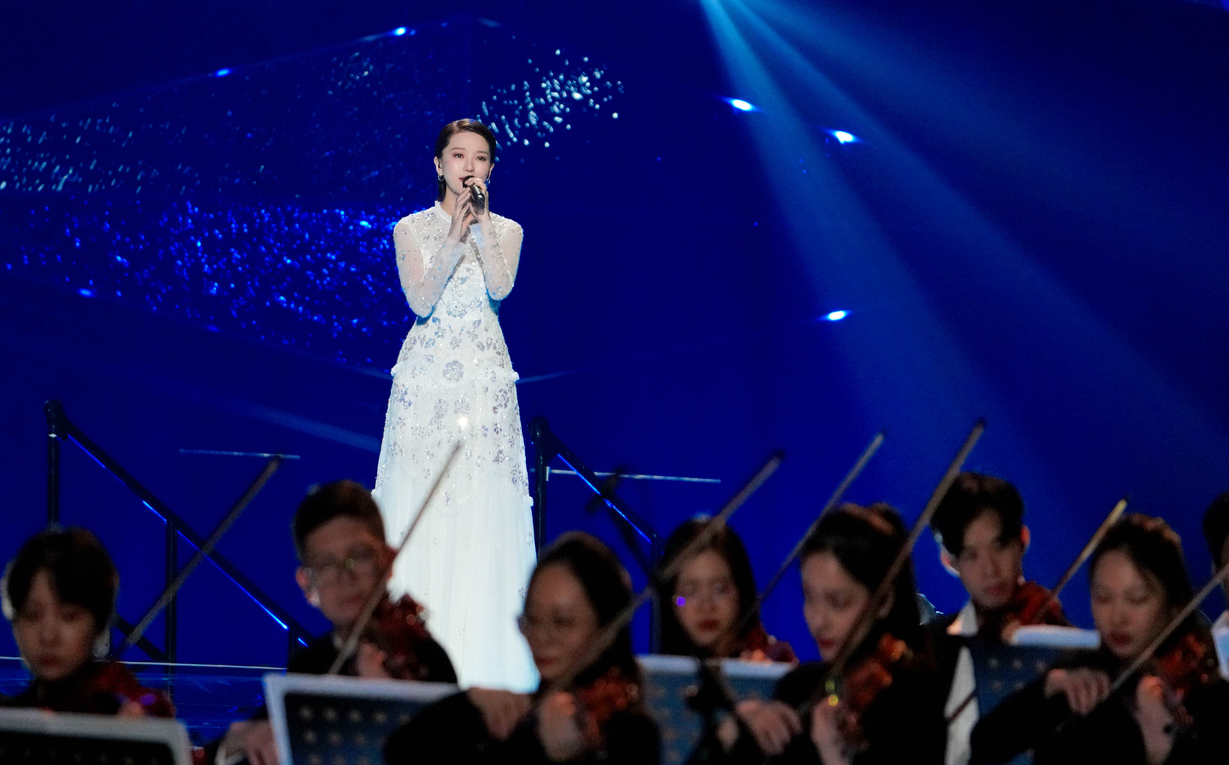 蔡淳佳演唱《城裡的月光》重返23年前出道地