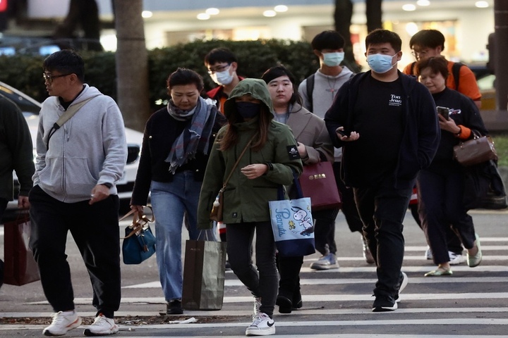 華南水氣移入雲量增多有雨　周三大陸冷氣團南下愈晚愈冷