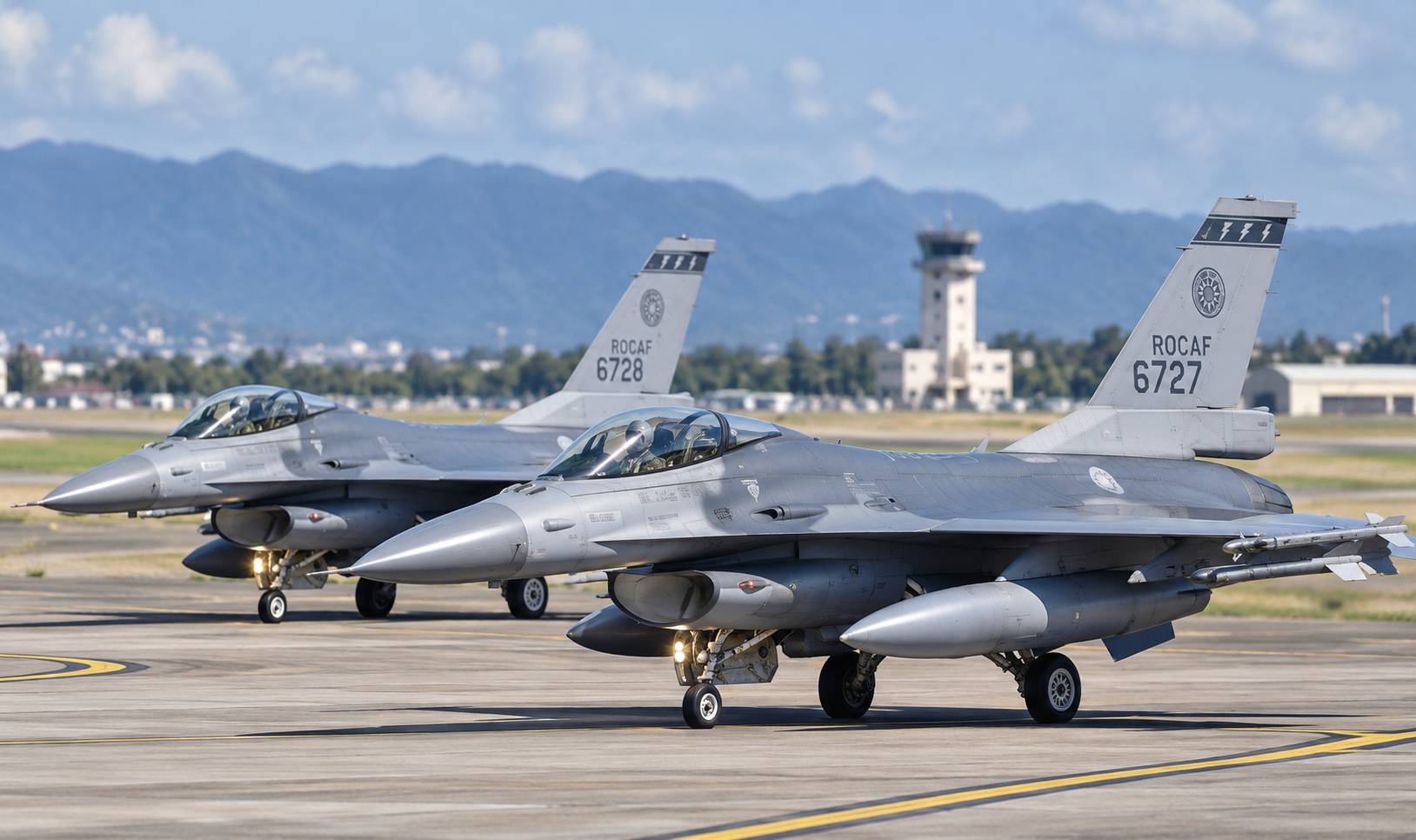 台灣向美國採購66架F-16 Block 70戰機，首批交機進度受到關注。圖／AI生成示意圖，參考X＠Ali_Ramos_Hakam畫面