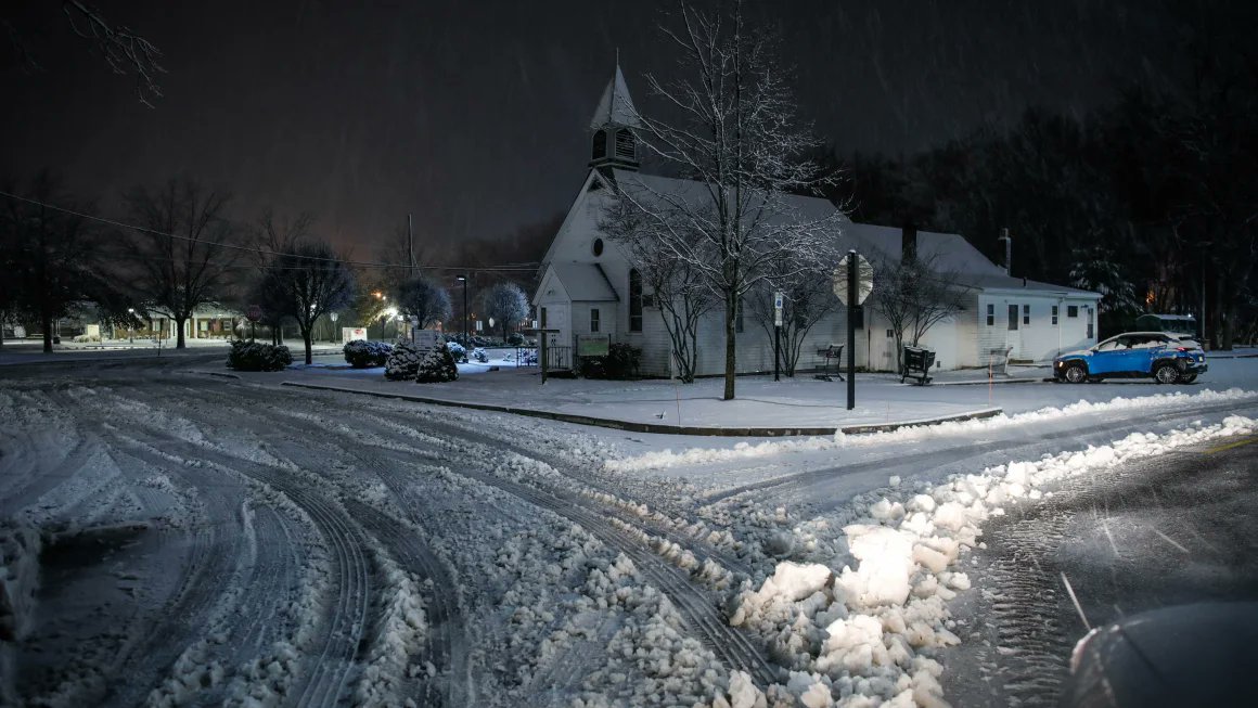 冬季風暴使得美國多地嚴重積雪。圖/取自Molly Brown《推特》