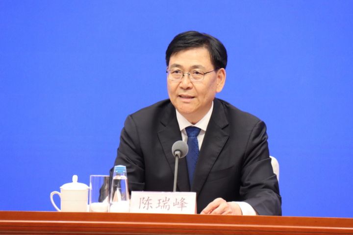 大陸國家民族事務委員會主任陳瑞峰24日在記者會上，介紹7月1日將實施的《民族團結進步促進法》。圖/中央社