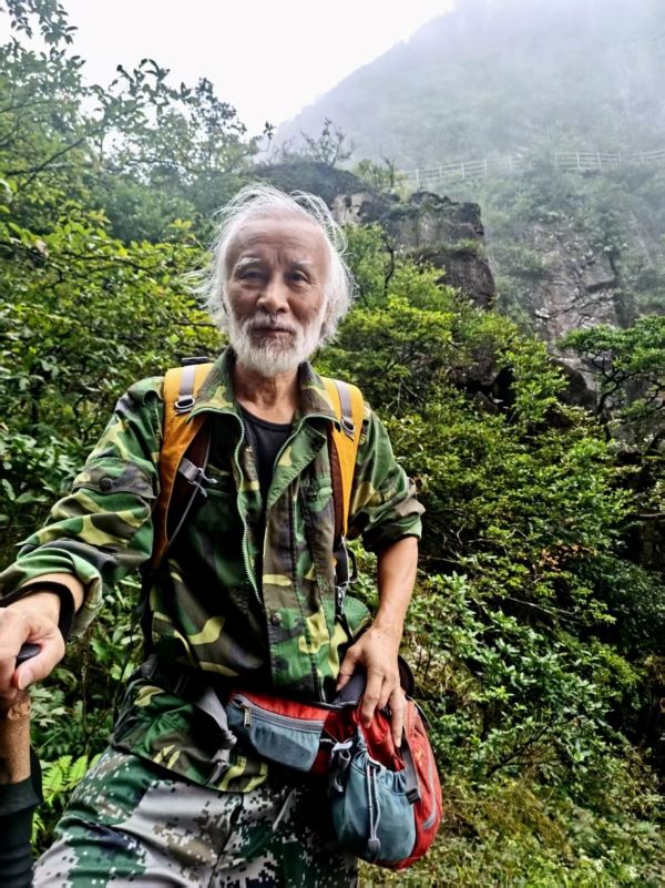 陳遠輝一直守在莽山,持續追蹤莽山原矛頭蝮的族群變化。圖/取自《新京報》
