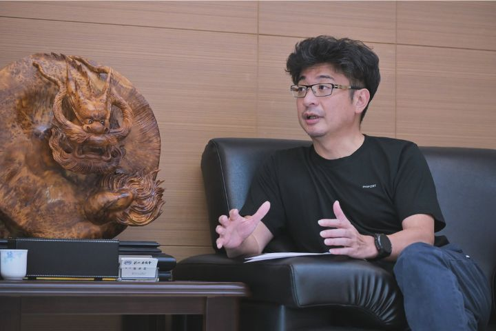 謝典霖涉議會宴客助選遭羈押禁見　父謝新隆也收押　母鄭汝芬100萬交保