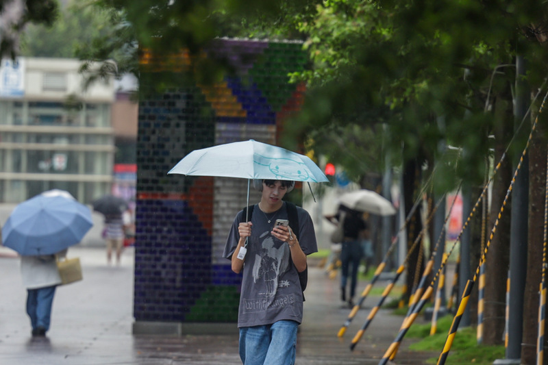 水氣仍多 南部東半部整天須防不定時局部陣雨