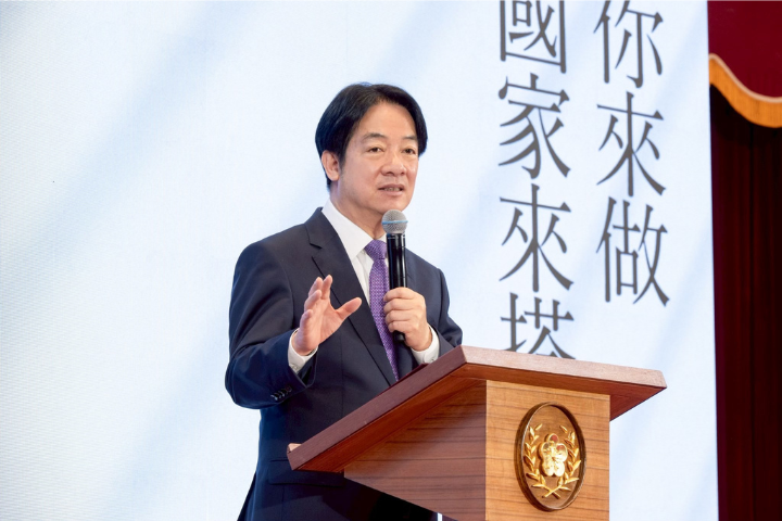 根據最新民調顯示，總統賴清德就職周年滿意度僅有32%，不滿意度高達55%。圖／取自賴清德臉書