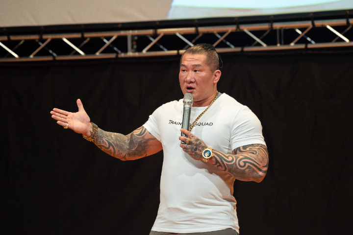 陸委會要館長赴陸注意「對等尊嚴交流」 網酸：民進黨一堆人也在對岸做生意