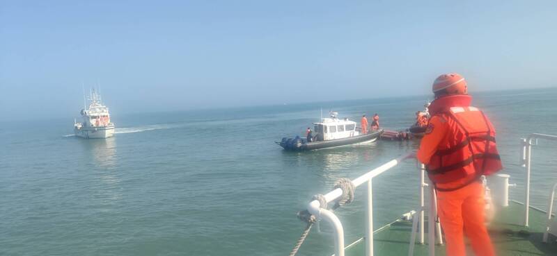「中國海監8029」今上午闖入金門限制水域，我國海巡派遣3556海巡艇持續在旁伴航1小時才驅離。圖/取自海巡署