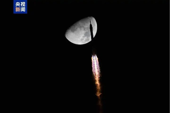 神舟21號深夜升空 大陸太空站首度「六人同住」