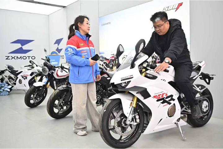 從山村少年到世界冠軍！「張雪機車」爆紅背後揭大陸產業逆襲