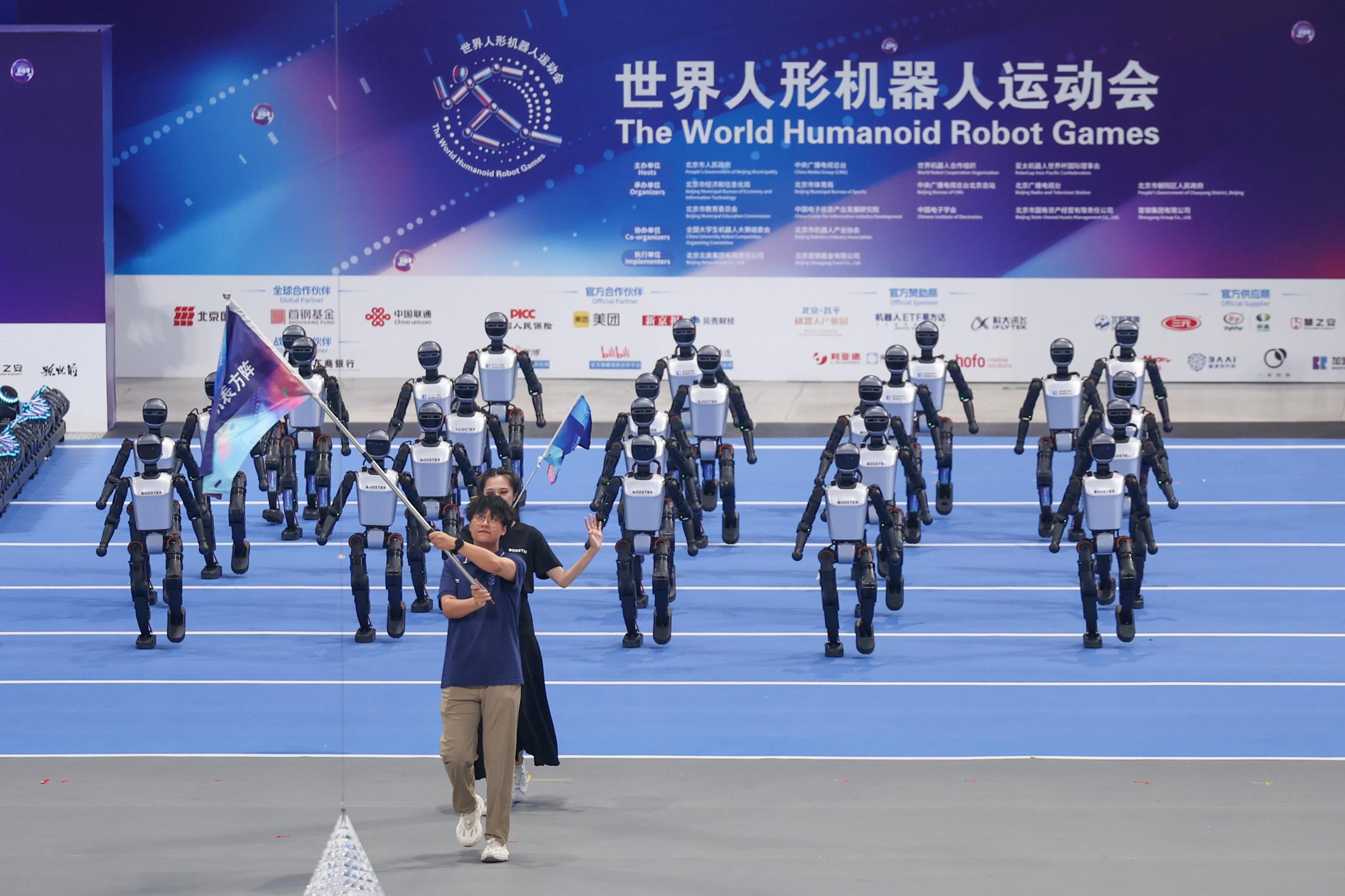 2026年世界人形機器人運動會， 大陸各相關廠家展示自家機器人。圖／取自京報網