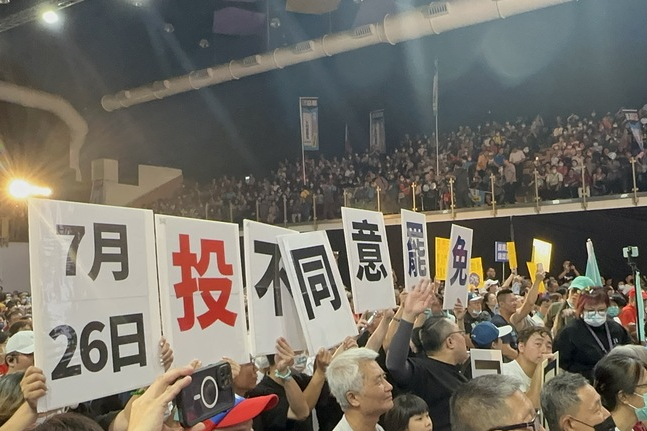 民意基金會封關前民調：主流民意不贊成大罷免 賴清德聲望再重挫