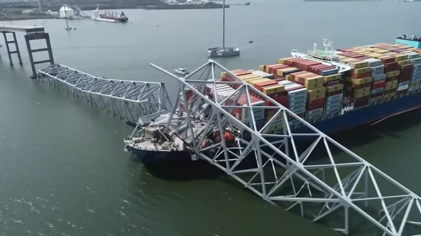 巴爾的摩一座大橋被貨運船撞上，造成斷裂與多人傷亡。圖/翻攝自Channel 4 NEWS Youtube頻道